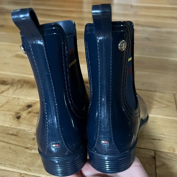 !!⚫️SOLD⚫️!! Tommy Hilfiger navy rain boots - size 39 (8.5) - Picture 1 of 7